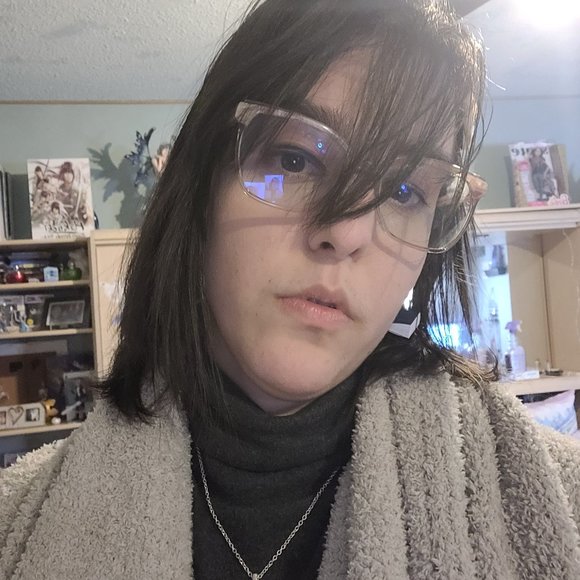 Meet your Posher, Lucia - Picture 1 of 1